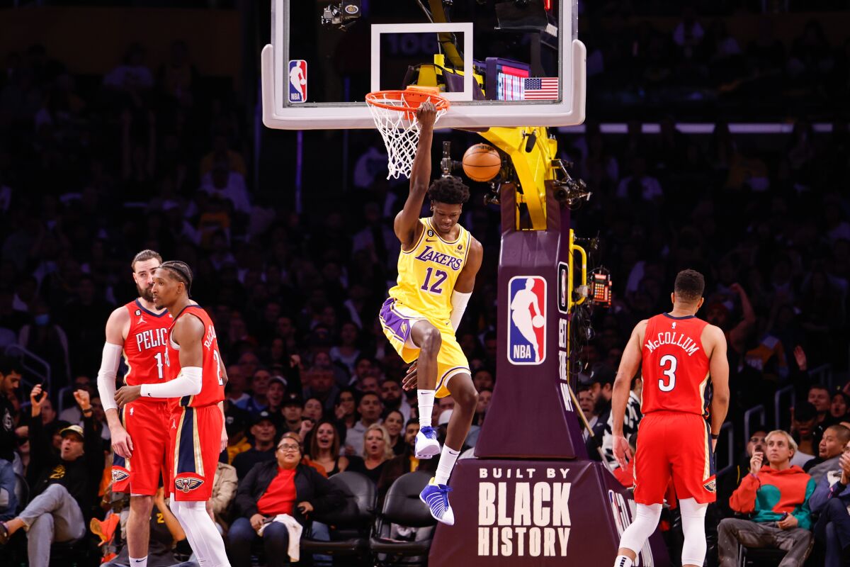 Lakers center Mo Bamba dunks against the Pelicans.