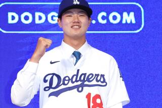 South Korean high school pitcher Jang Hyun-seok poses in his Los Angeles Dodgers jersey at his introductory press conference at Seoul Dragon City hotel complex in Seoul on Aug. 14, 2023. (Yonhap)  ' ' (=)   =  (MLB)       14              . 2023.8.14 jieunlee@yna.co.kr/2023-08-14 14:29:55/ <  1980-2023 .    .>