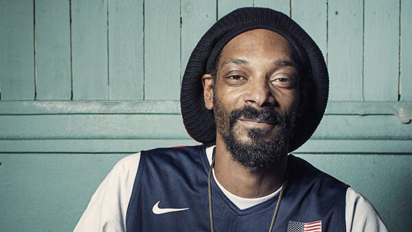 @SnoopDogg: RIP to my Unk Neil Armstrong! Stay High