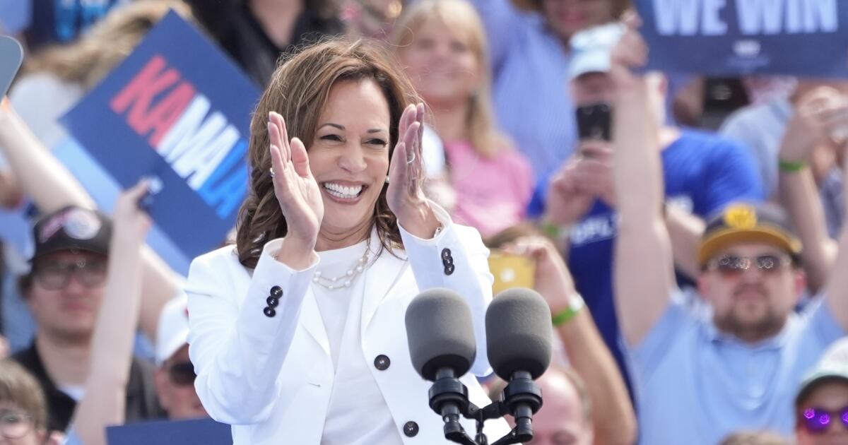 Harris thrives as she drops Biden's campaign themes Los Angeles Times