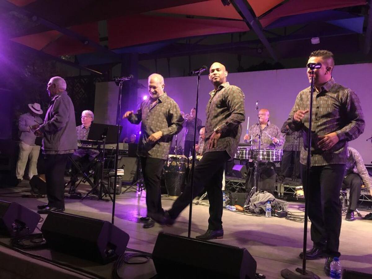 Los integrantes de El Gran Combo durante su show del 2019 en el Sur de California.