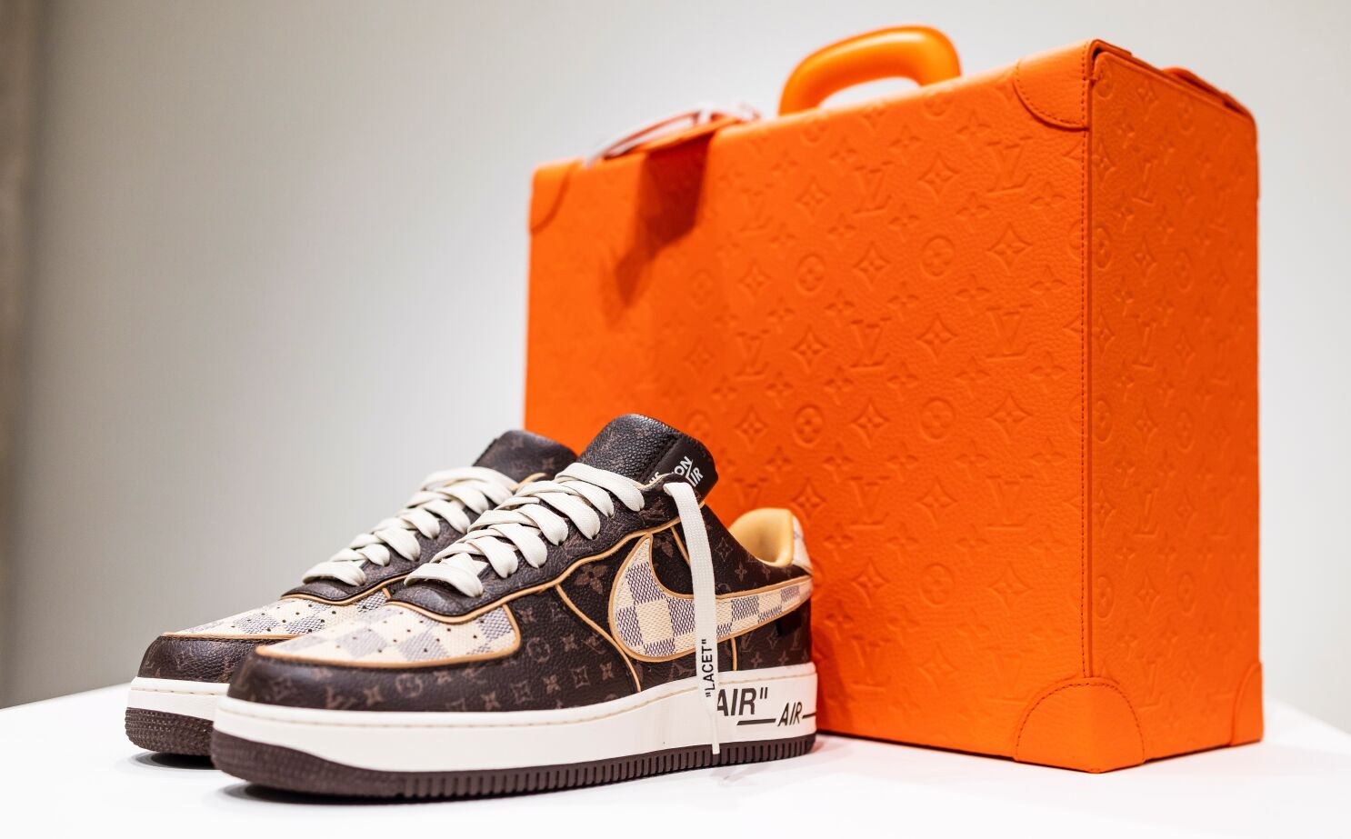 Unas exclusivas zapatillas de Nike por Abloh de Vuitton serán subastadas - Los Angeles Times
