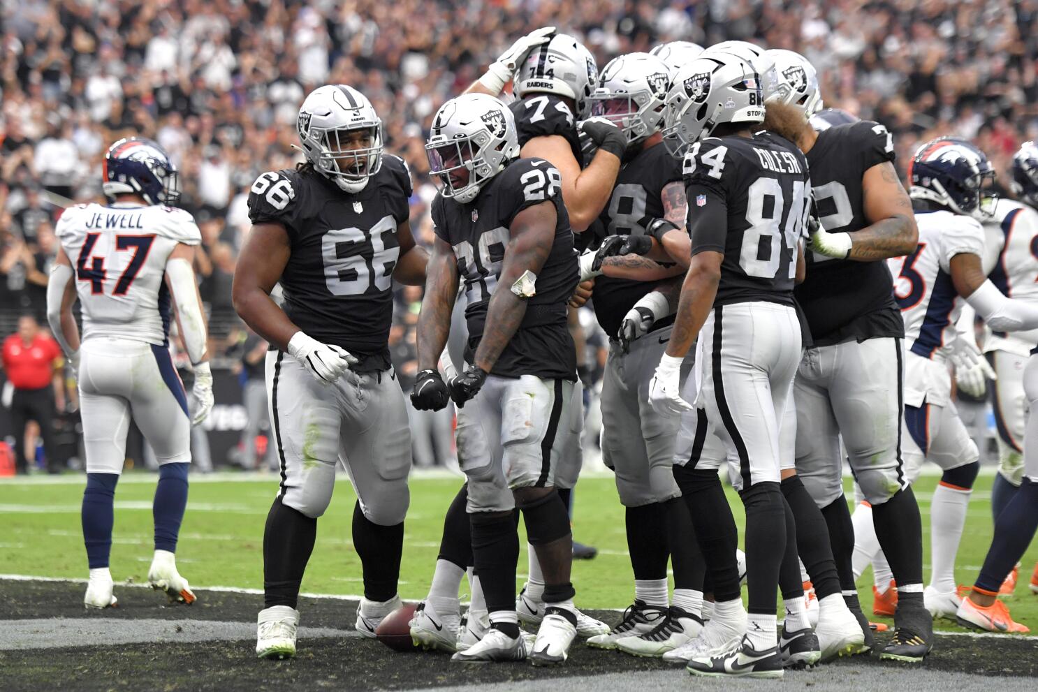 Jacobs, defense lead Raiders to 1st win, 32-23 over Broncos - The San Diego  Union-Tribune