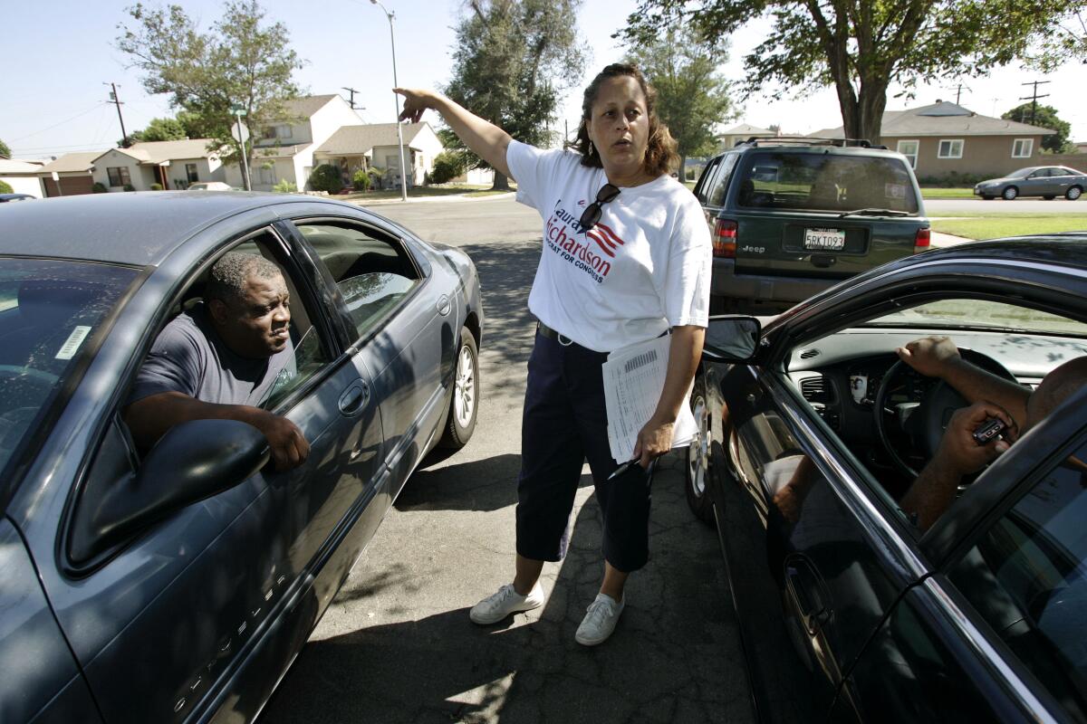 Laura Richardson campaigning for Congress in 2007.