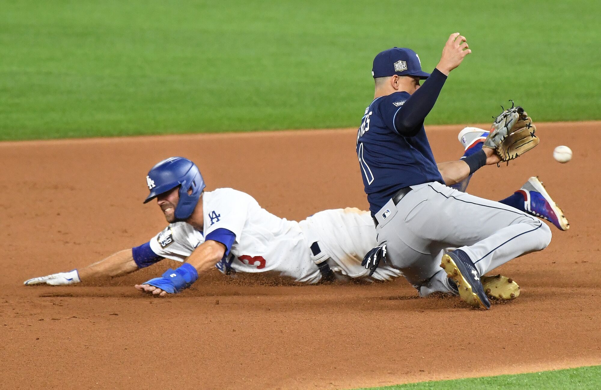 Chris Taylor beats the tag of Rays shortstop Will Adames in the fourth inning. 