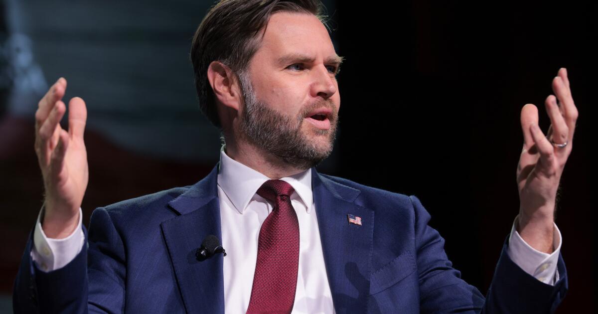 Lors de la rencontre de Vance avec Turning Point, certains partisans ont été choqués par la campagne, les mèmes et les scandales de Trump.