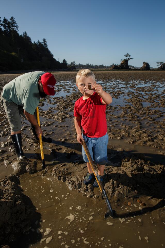 Clamming and crabbing in Oregon
