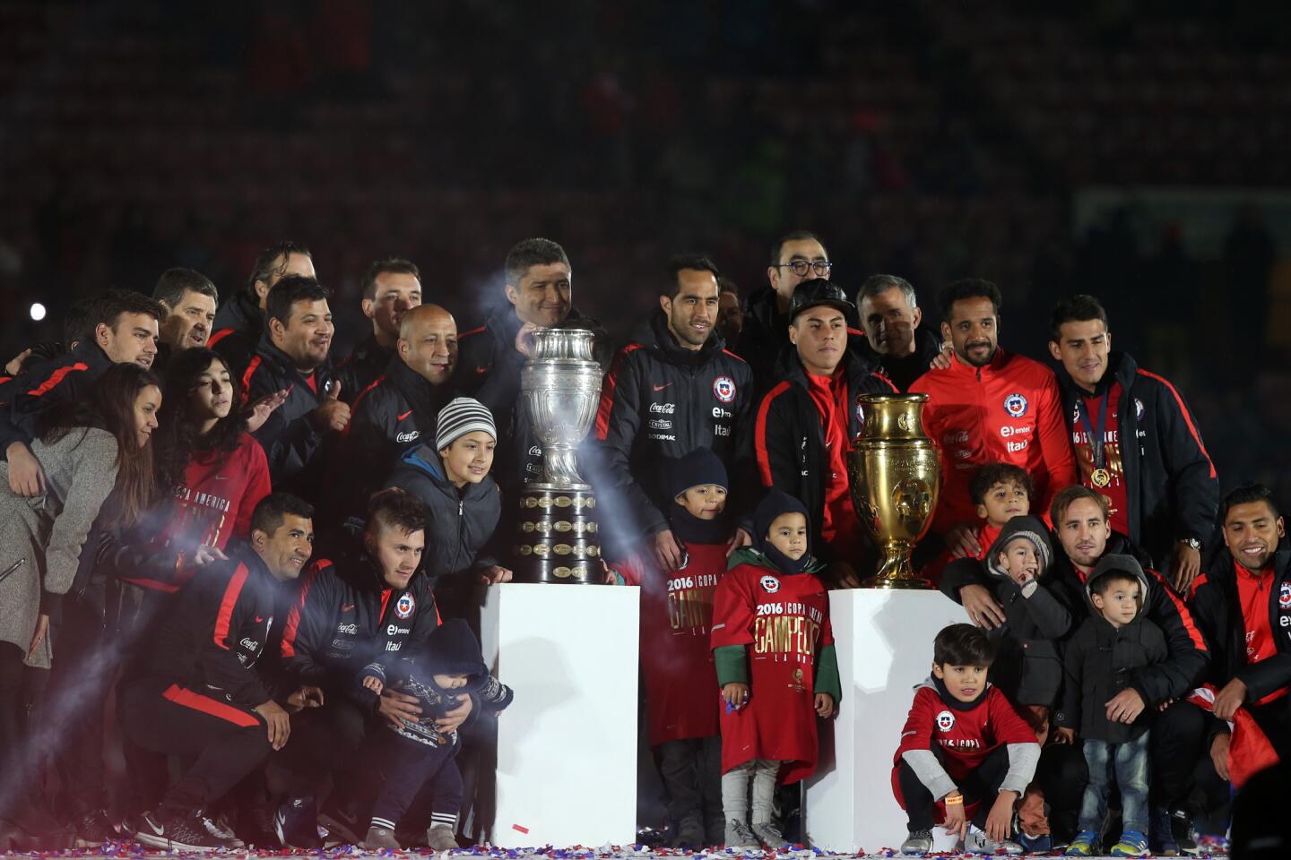 Chile festeja en casa