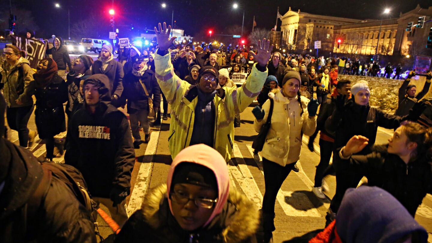 chi-ferguson-protest-in-the-loop-20141124-006