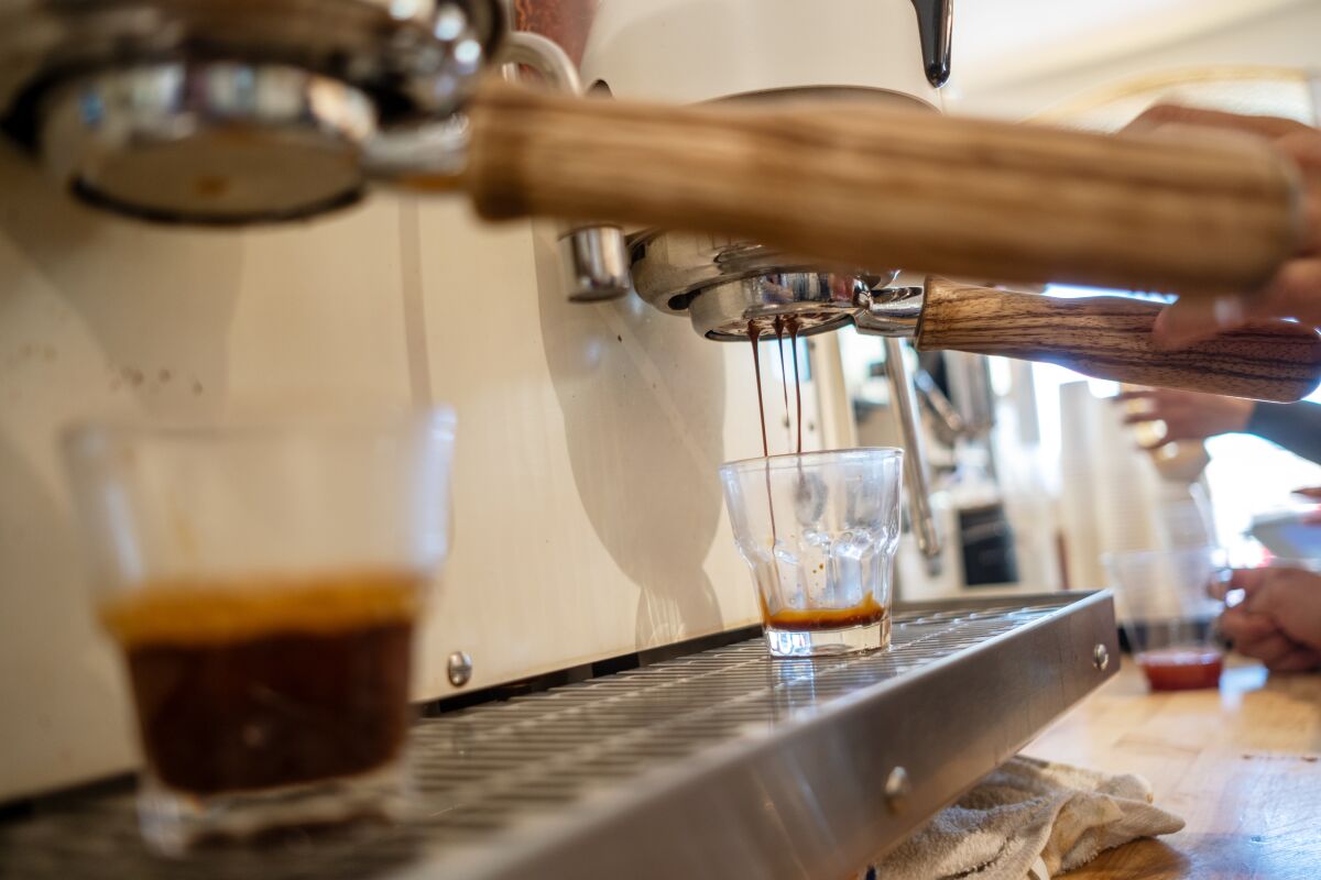 Espresso au Slow Bloom Coffee Cooperative, un café situé 