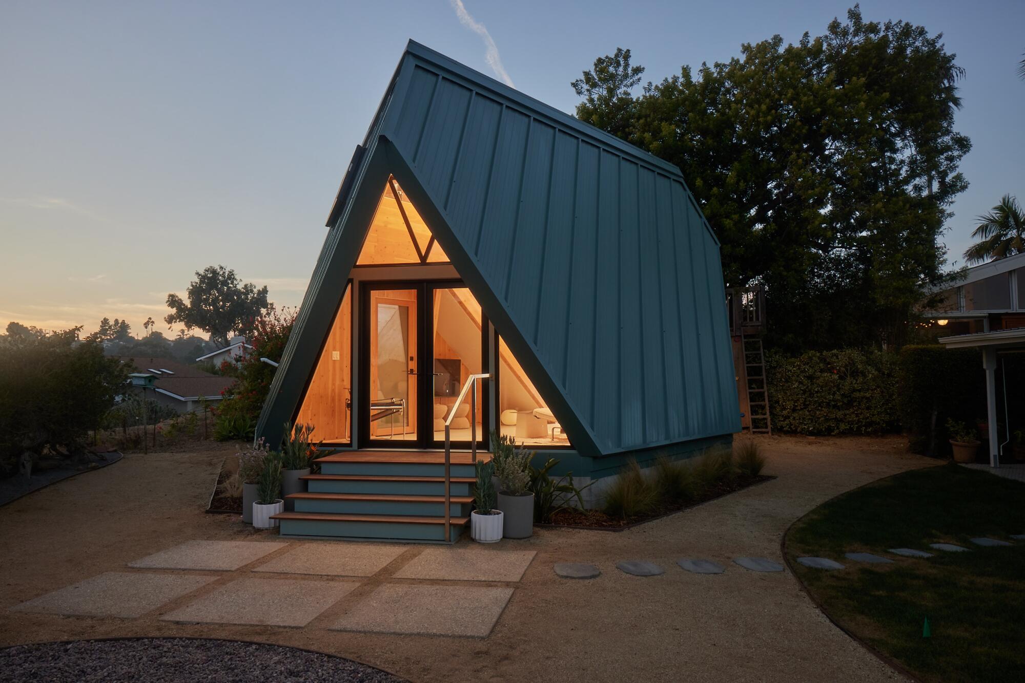 The 540-square-foot Polyhaus ADU was assembled over a weekend in Daniel López-Pérez's back yard.