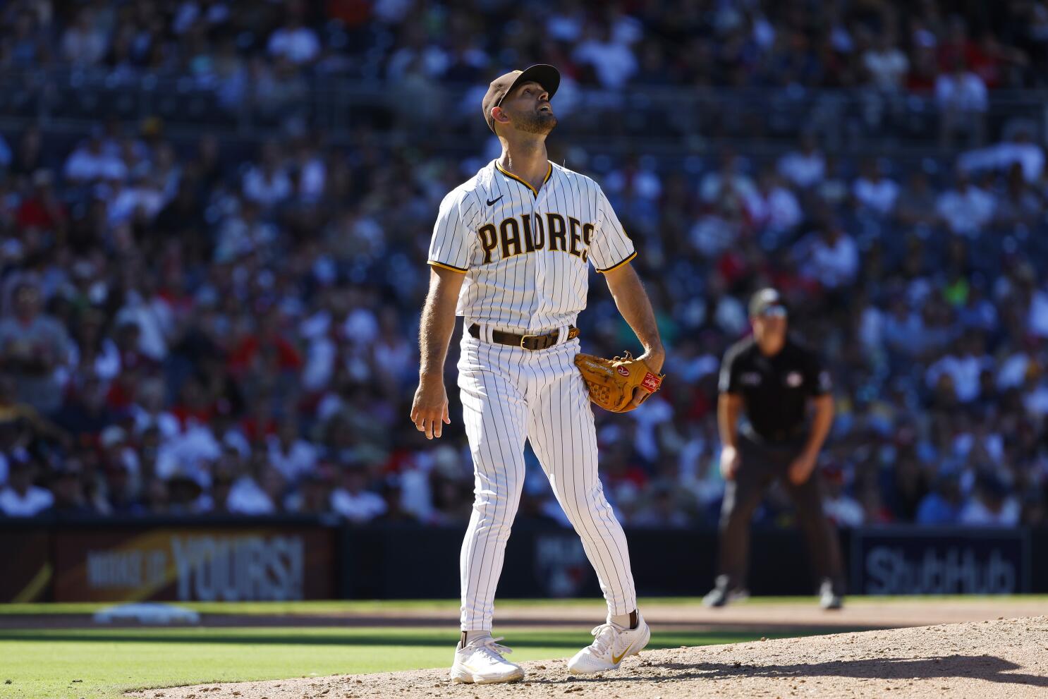 Martinez throws 3-hitter, Cardinals beat Padres 2-0