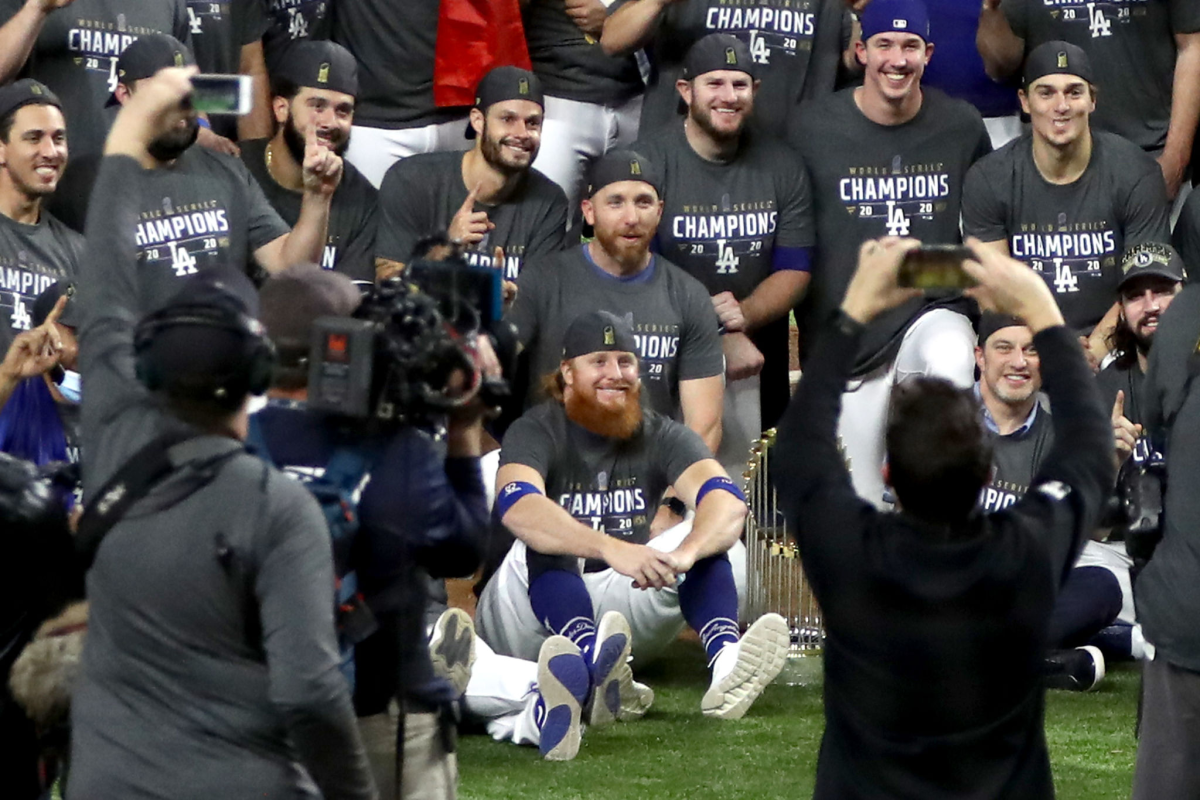 Justin Turner, front row center, poses with the Dodgers after Game 6 of the World Series