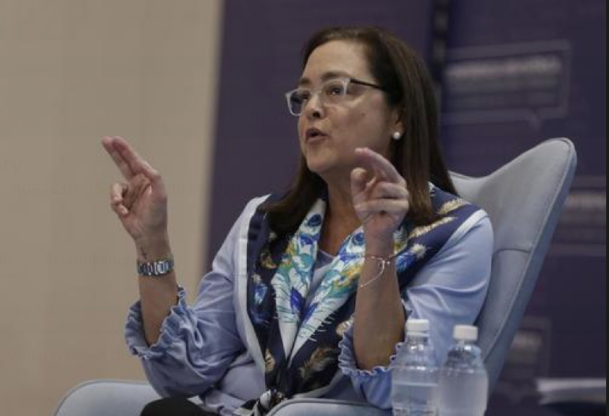 La canciller de El Salvador, Alexandra Hill Tinoco, habla durante la Conferencia Hemisférica: Corrupción y sus posibles soluciones, en Cali (Colombia). EFE/ Ernesto Guzman Jr/Archivo