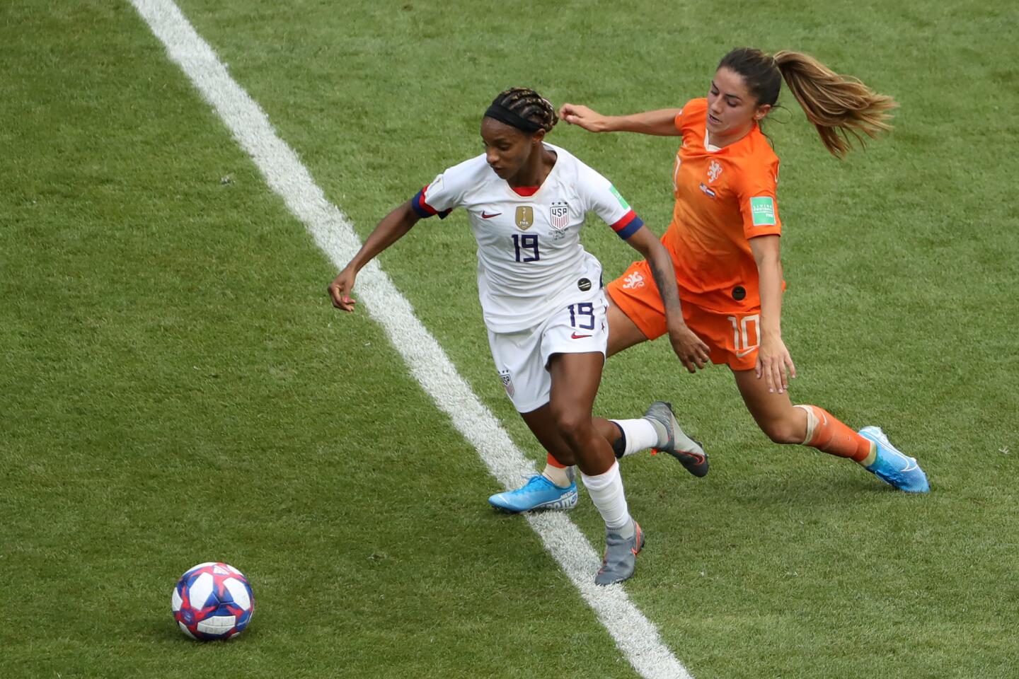 Crystal Dunn, Danielle Van de Donk