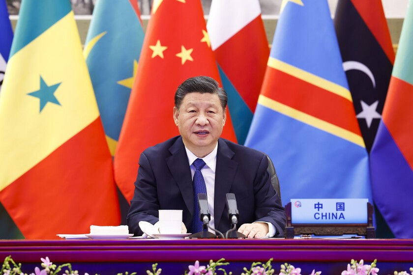 En esta foto publicada por la Agencia de Noticias Xinhua, el presidente chino Xi Jinping pronuncia un discurso 