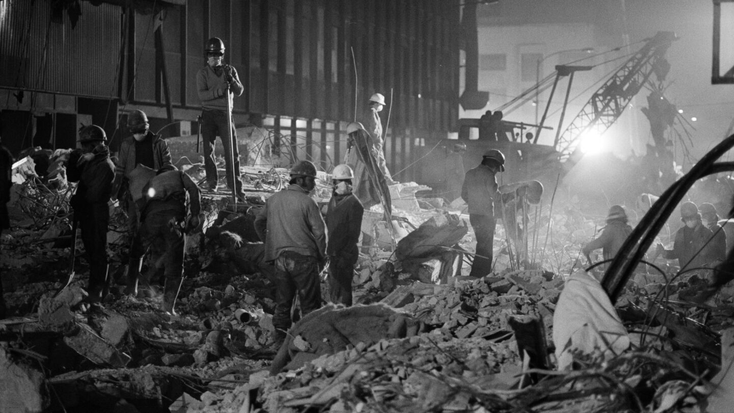 Workers amid the post-quake rubble in 1985.