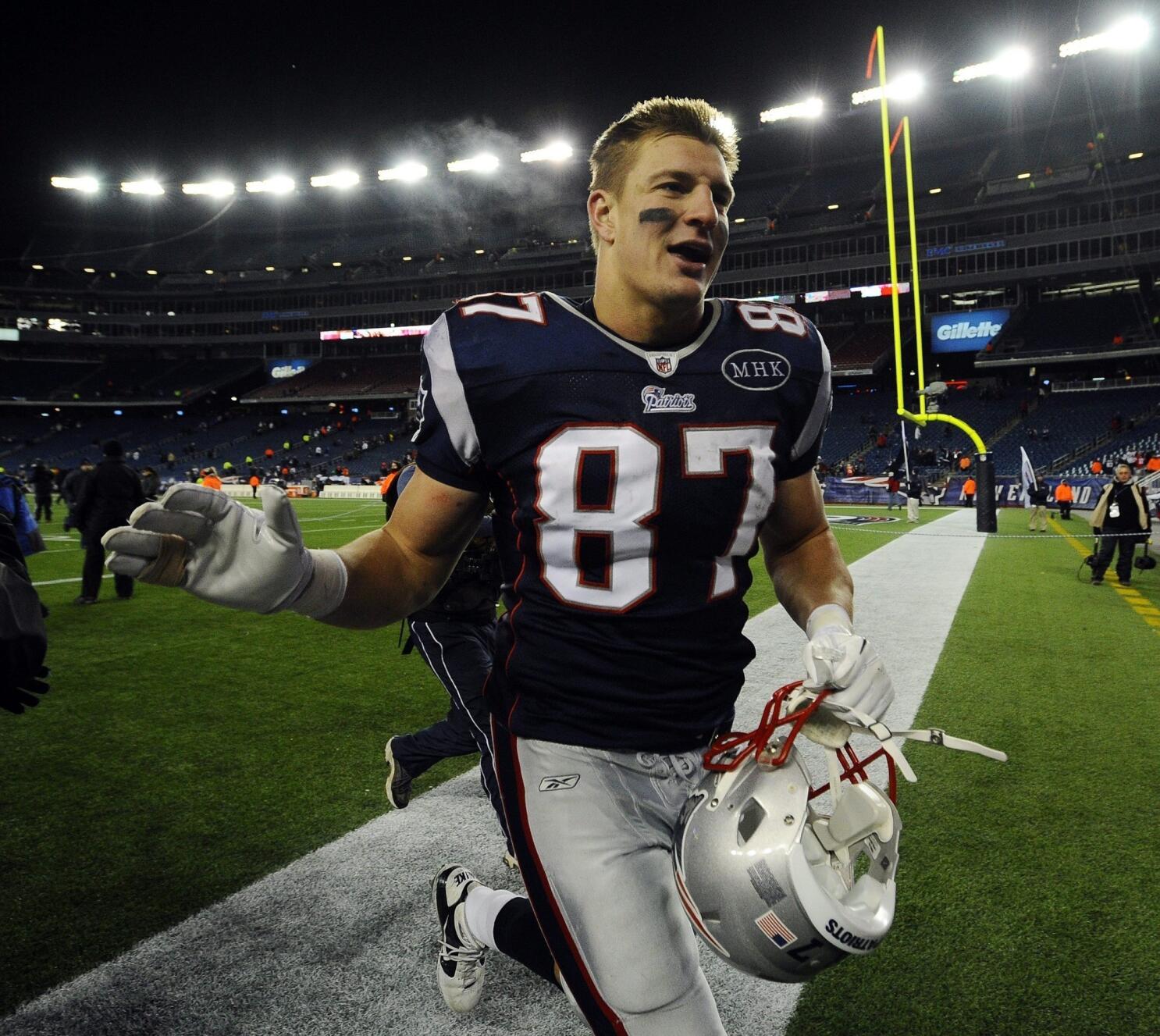 New England TE Rob Gronkowski to undergo back surgery next month - Los  Angeles Times