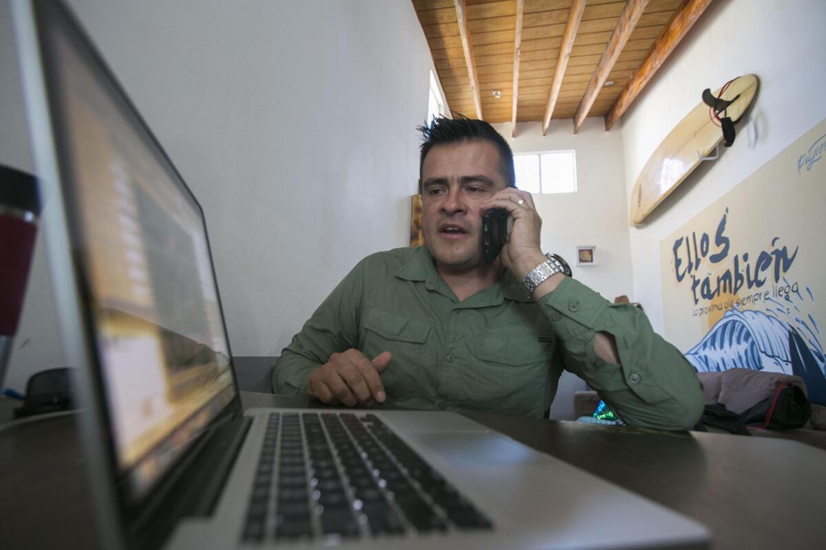 El fotógrafo Jorge Nieto ayuda a fotoperiodistas, reporteros y cineastas visitantes a navegar por las complejidades de Tijuana. Fue fotografiado en Tijuana el jueves 3 de octubre de 2019.