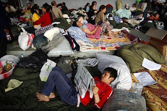 Crowds, china quake