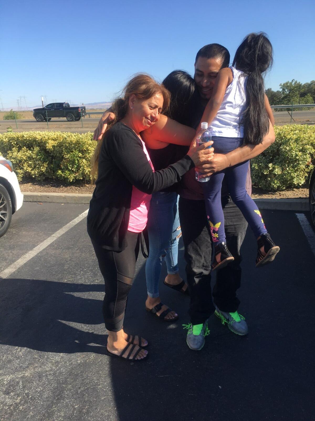 Después de tres años, el salvadoreño Jonny Vásquez, de 33 años, volvió a encontrarse con su familia.