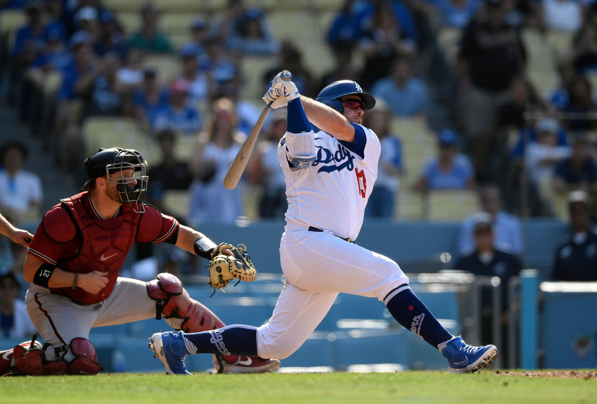 The Dodgers' Max Muncy hits a walk-off, three-run home run.