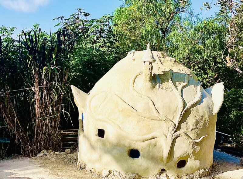 Scene from Rosa Jackson's cooking class: a plaster hut under construction at Le Potager de Saquier in Nice. October 12, 2023