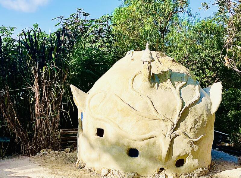 Scene from Rosa Jackson's cooking class: a plaster hut under construction at Le Potager de Saquier in Nice.  October 12, 2023