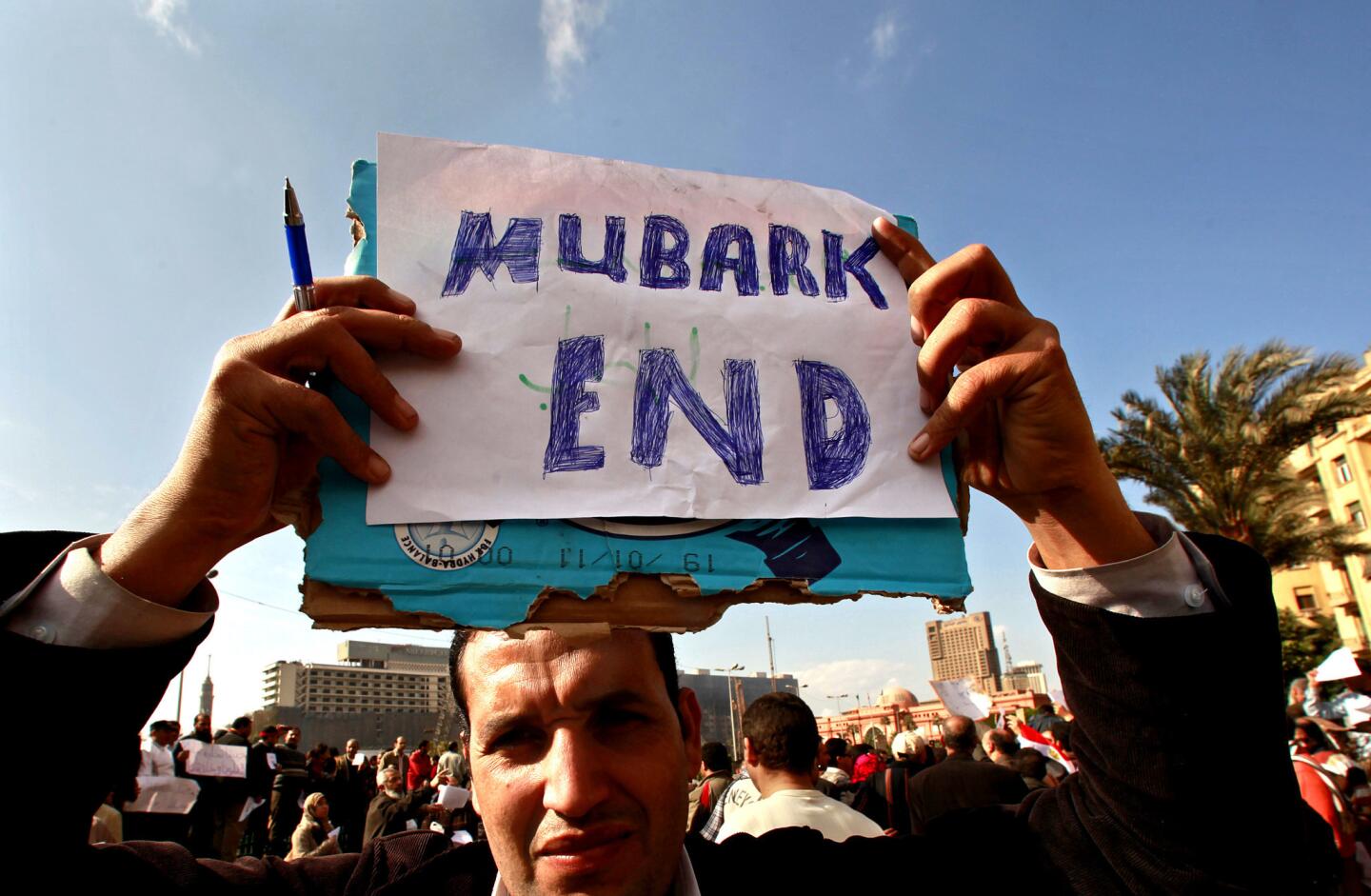 Demanding Mubarak step down