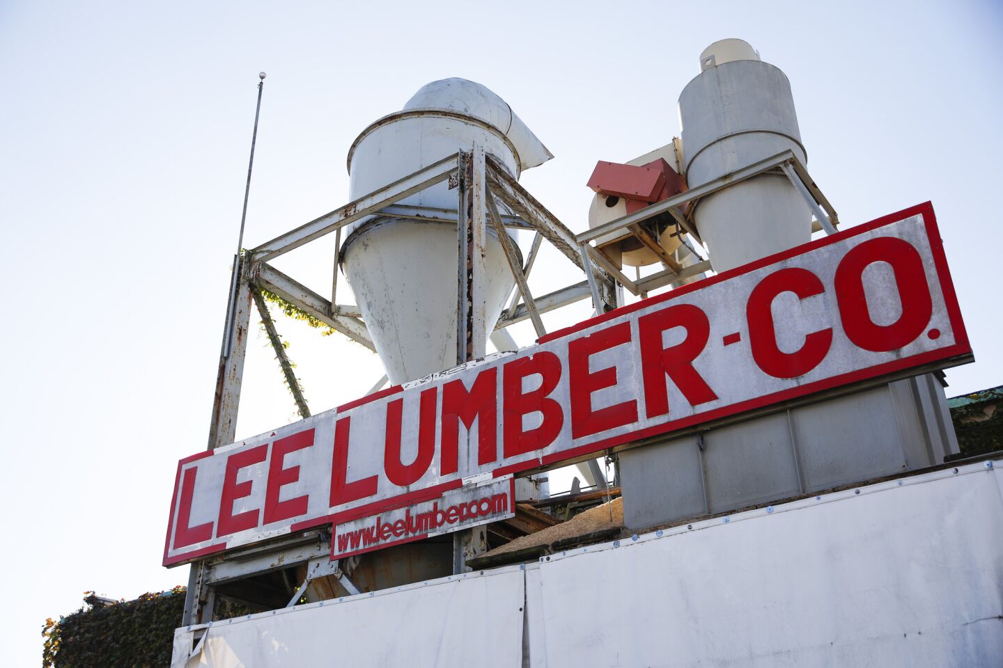 Lee Lumber closes
