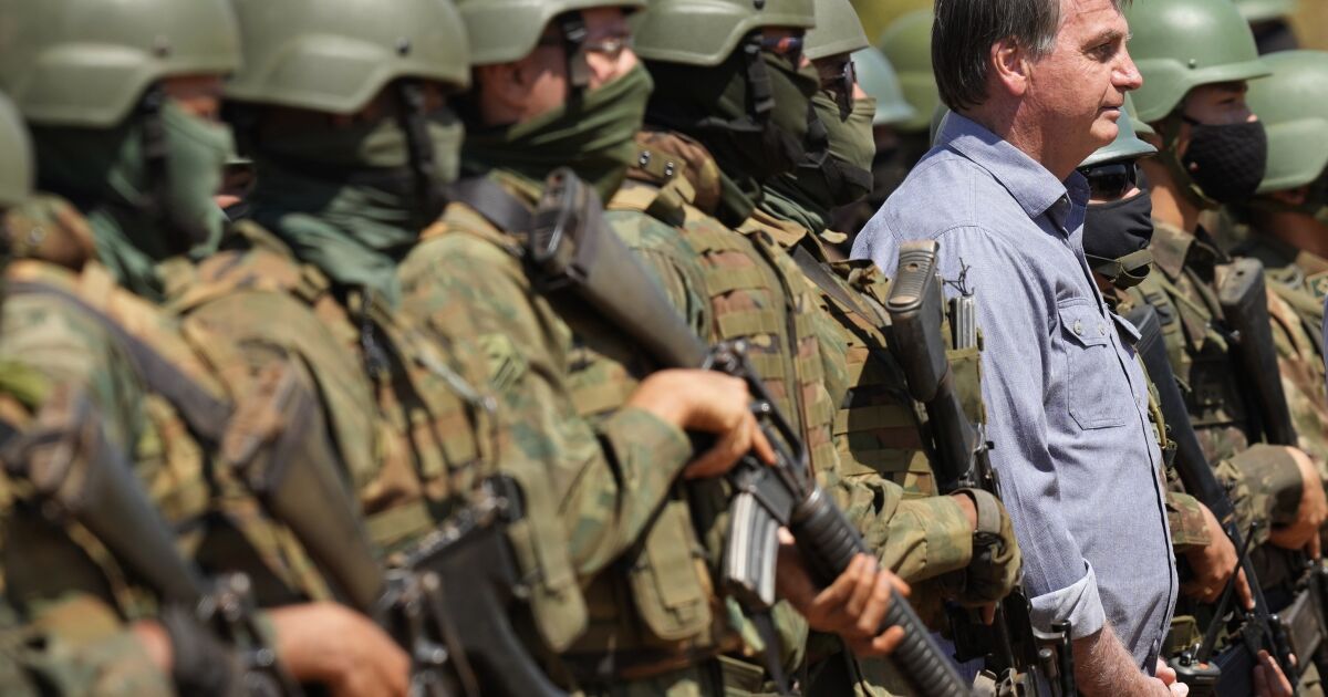 Ordular Latin Amerika demokrasilerini nasıl baltalıyor?