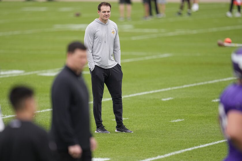 Minnesota Vikings head coach Kevin O'Connell, center, watches an NFL football team practice in Eagan, Minn., Friday, May 12, 2023. (AP Photo/Abbie Parr)