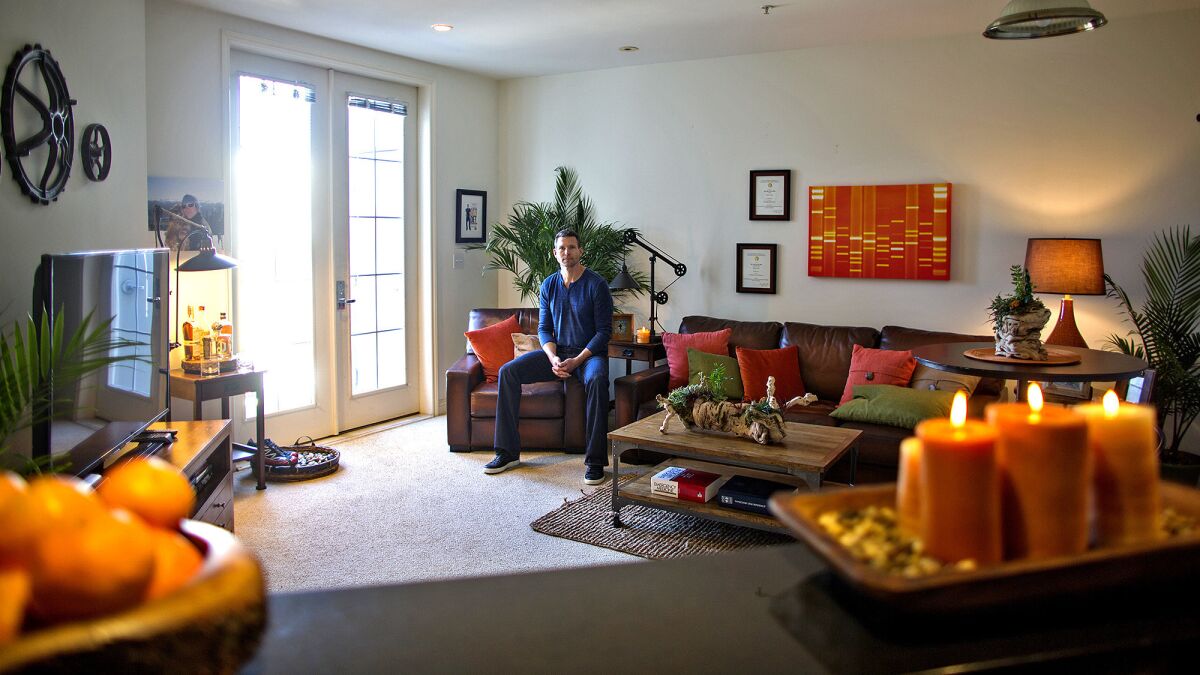 "The Doctors" host, a Nashville resident who commutes between TV seasons, said his second home — a top-floor two-bedroom in Hancock Park — is comfortable and convenient. He spends most of his time there in the living room.