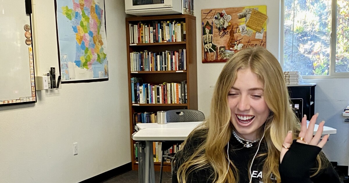 A Tale of Two Semesters: Une classe chrétienne française de Santa Fe participe à un projet de groupe avec des étudiants en France A Tale of Two Semesters: Une classe chrétienne française de Santa Fe participe à un projet de groupe avec des étudiants en France