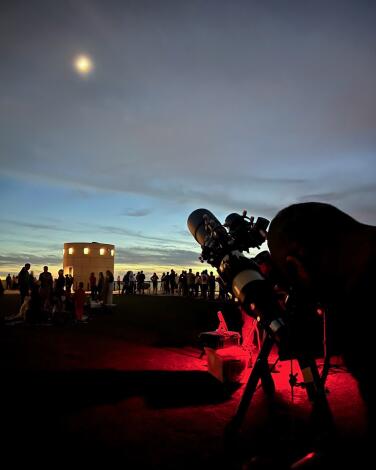 A telescope at a star party at Griffith Observatory.