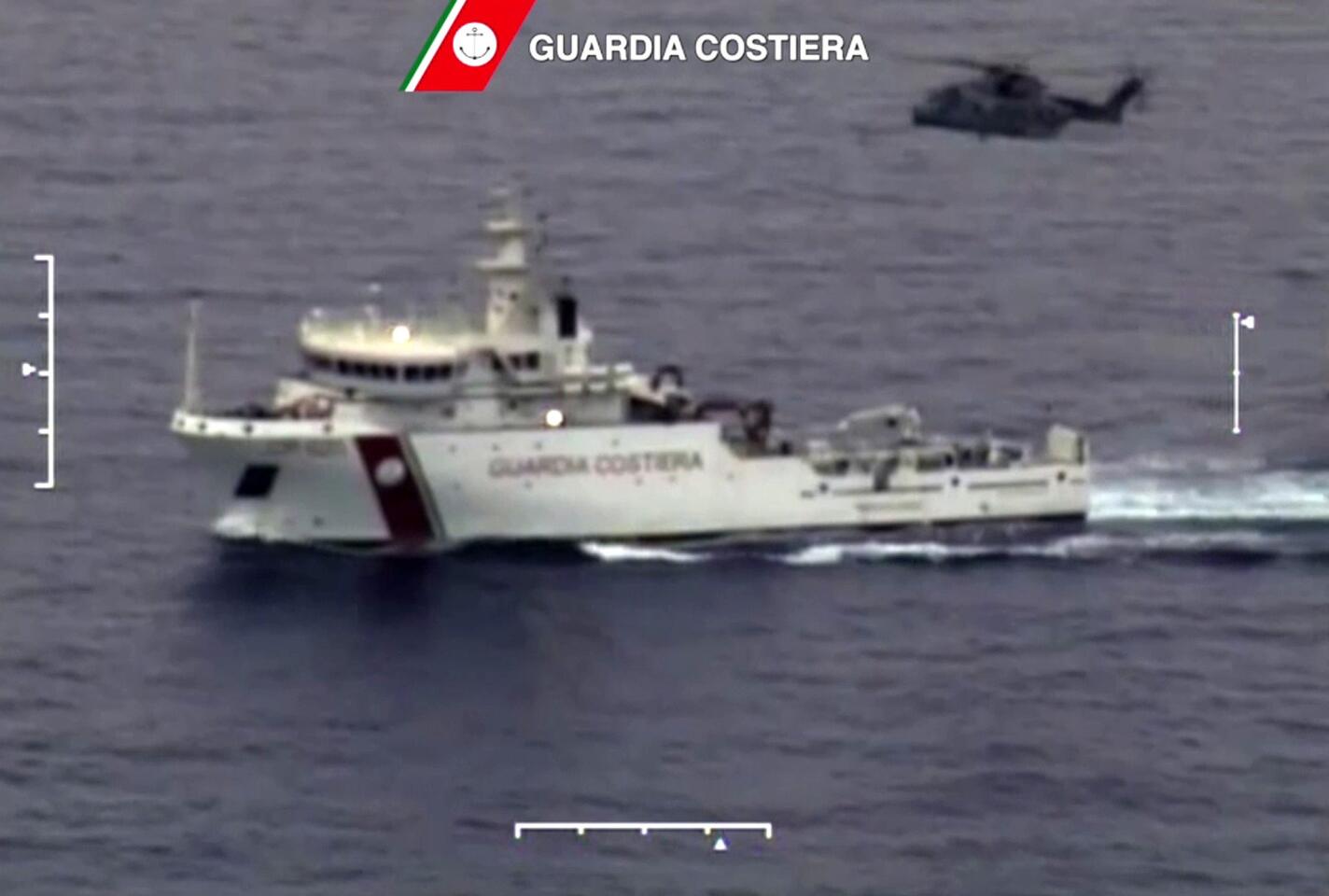 Migrant ships sinks off Italy