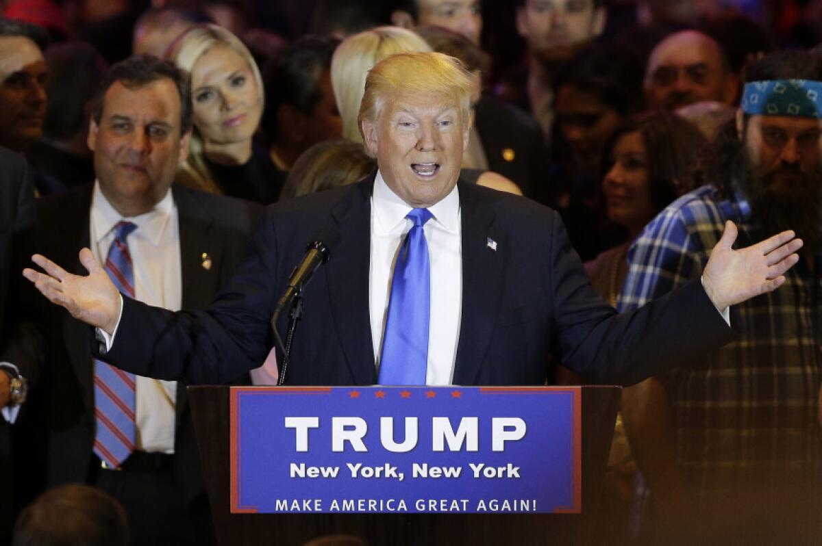 En esta imagen de archivo, tomada el 26 de abril de 2016, el aspirante a la nominación presidencial republicana Donald Trump interviene en una conferencia de prensa en Nueva York.