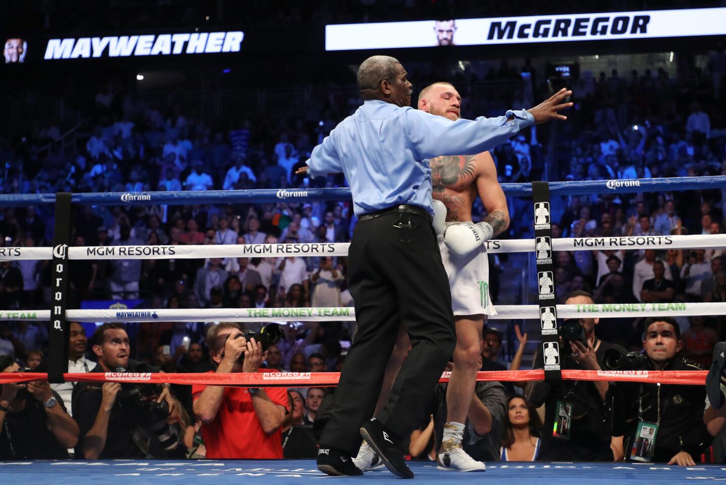 Floyd Mayweather Jr. v Conor McGregor