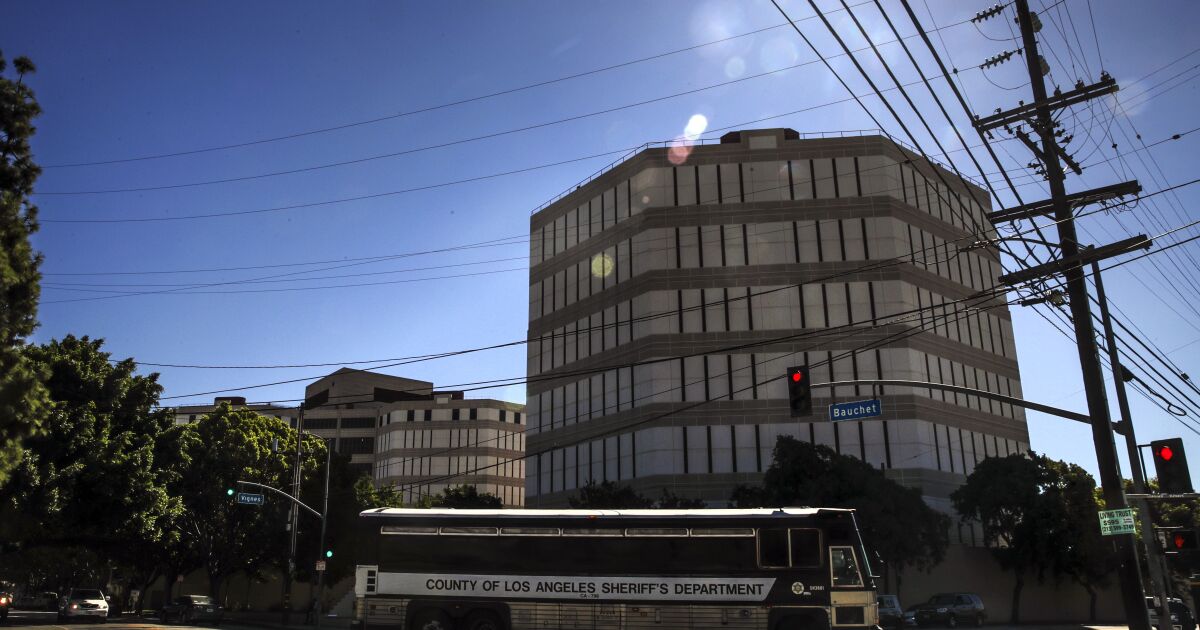 Supervisors ask LASD to give more warm clothes to inmates