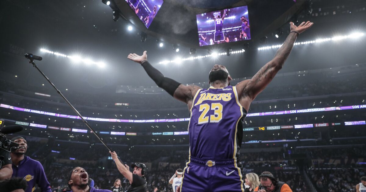 Comment LeBron James s’intègre-t-il aux plus grands joueurs des Lakers de tous les temps