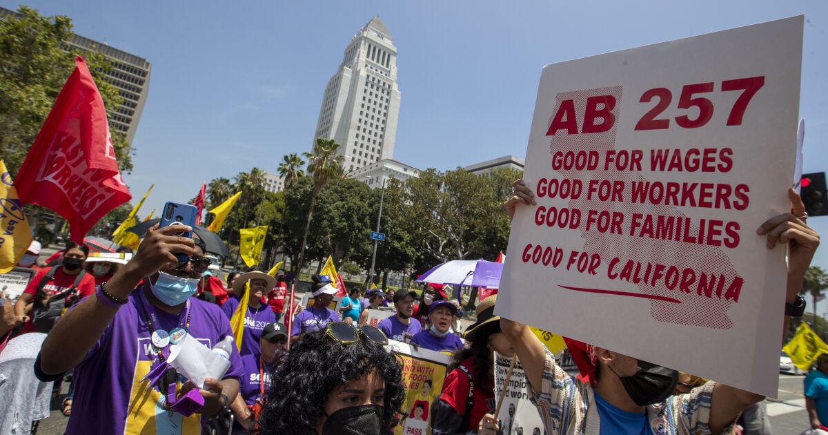Fast food industry pushes to halt AB 257, a California law that could raise worker wages