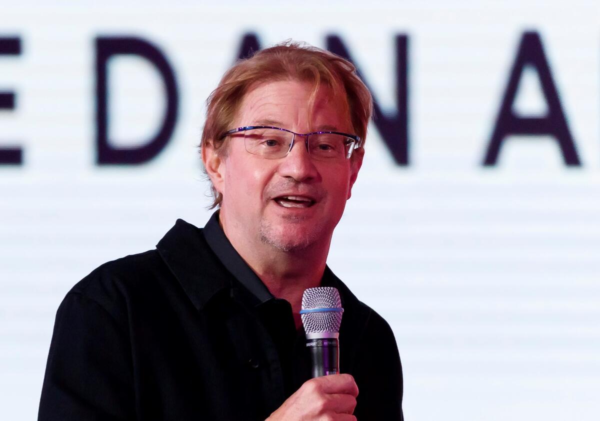 Acusan a Andrés Roemer escritor y diplomático mexicano de abusos sexuales - Los Angeles Times