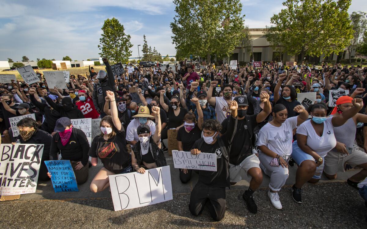 Black Lives Matter protesters take a knee.