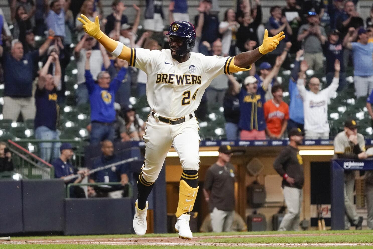 Brewers rally for 4 runs in 9th inning to stun Padres 5-4 - The