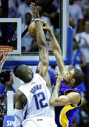 Trevor Ariza, Dwight Howard dunk