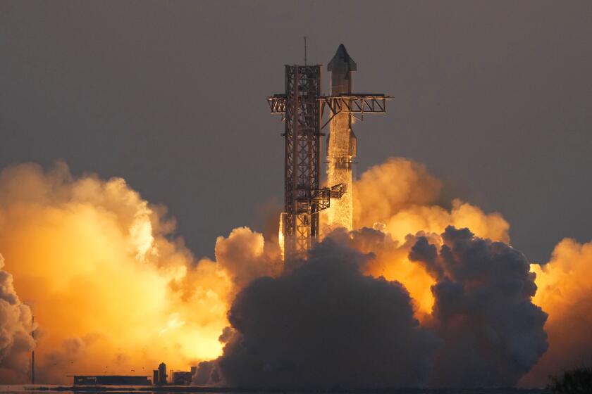 El megacohete Starship de SpaceX despega desde la Starbase para un vuelo de prueba, el 13 de noviembre de 2024, en Boca Chica, Texas. (AP Foto/Eric Gay)