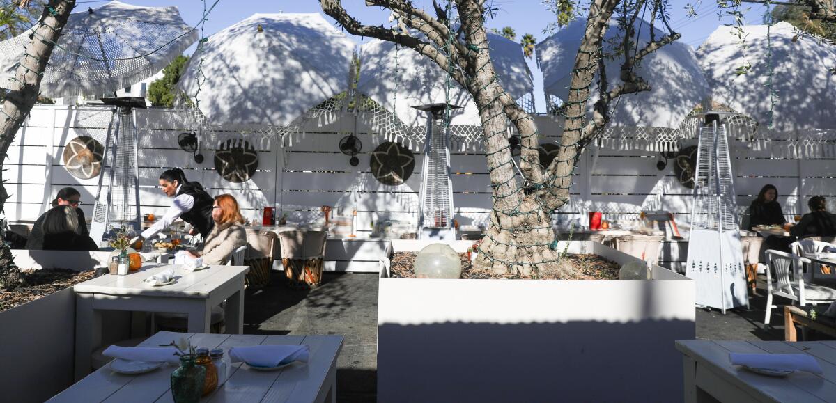 L.A. ordinance would make alfresco dining program permanent - Los Angeles  Times