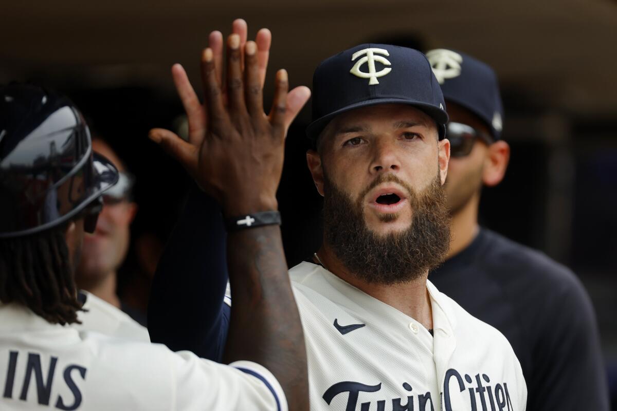 Keuchel has perfect game broken up in 7th as Twins beat Pirates 2-0 - The  San Diego Union-Tribune