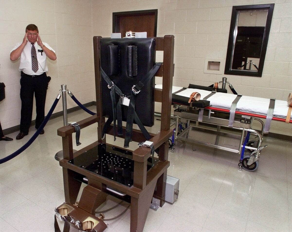 FILE - In this Oct. 13, 1999, file photo, Ricky Bell, then the warden at Riverbend Maximum Security Institution in Nashville, Tenn., gives a tour of the prison's execution chamber. A federal court filing by an attorney for Tennessee death row inmates shows that email records from the state Department of Correction raise questions about access to certain execution drugs. A filing on Tuesday, Jan. 29, 2020 notes that a Nov. 21 email says the department was having a difficult time sourcing vecuronium bromide, a paralyzing agent and the second in Tennessee's three-drug lethal injection. The filing says it doesn't appear the department has procured that drug or another paralytic. An Oct. 30 email says there may be a “loop hole” to getting another drug previously used by Tennessee on its own, pentobarbital, by importing it. (AP Photo/Mark Humphrey, File)
