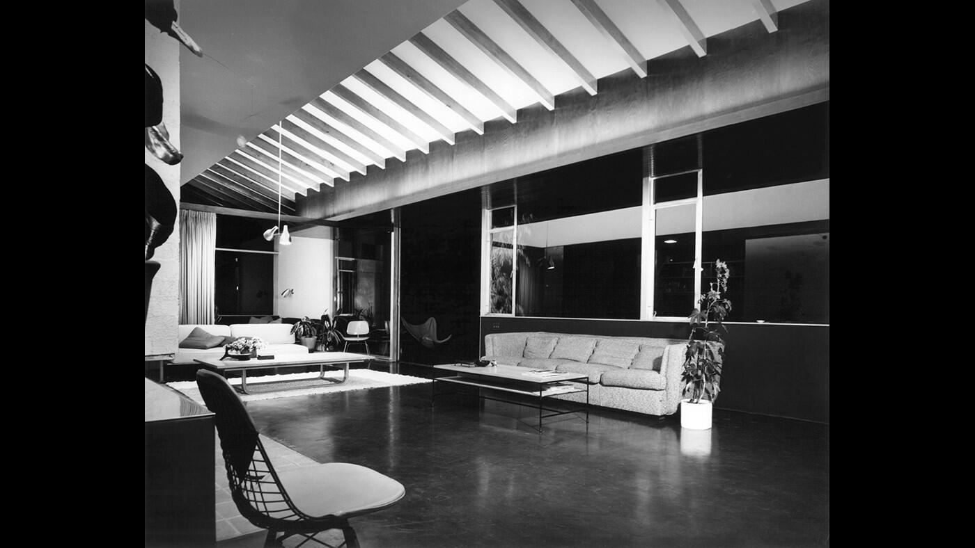 The Hafley and Moore House, 1953. Period black-and-white photos by master architectural photographer Julius Shulman, part of the Hafleys' archives, gave architect Kelly Sutherlin McLeod clues to the furnishings and the use of the room-divider curtain, which had been replaced by a framed-in mirrored wall. Clues to colors were found in the Hafleys' family photo albums.
